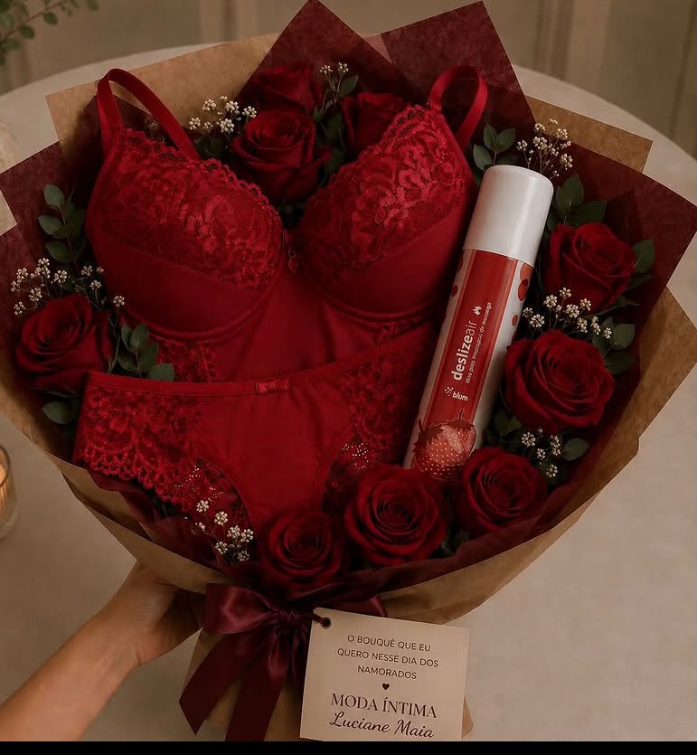 Buquê de rosas com lingerie vermelha